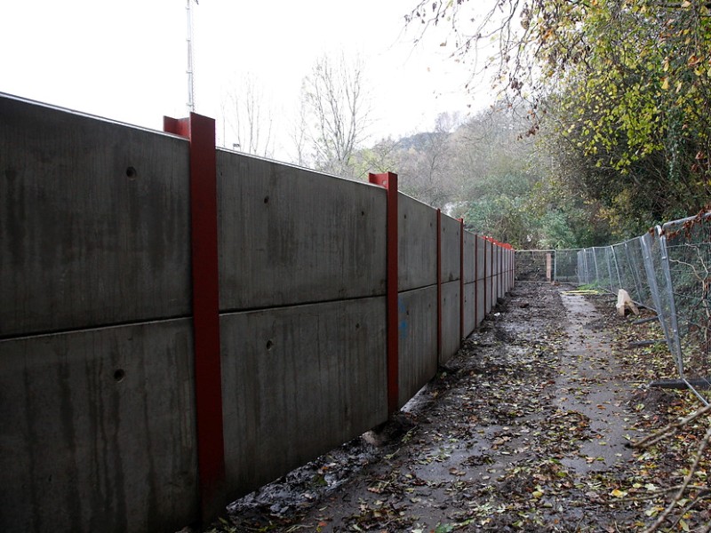 Wales: Pontypridd, King Post Wall