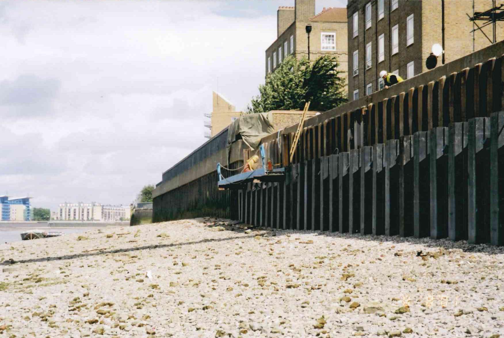 London: Odyssey River Wall