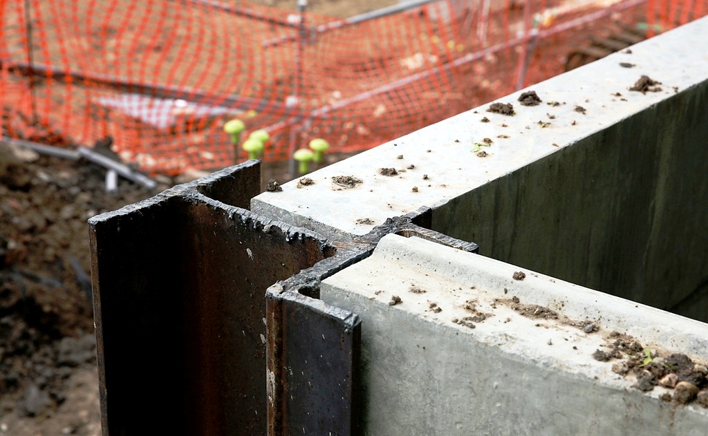 London: St Johns Wood King Post Wall